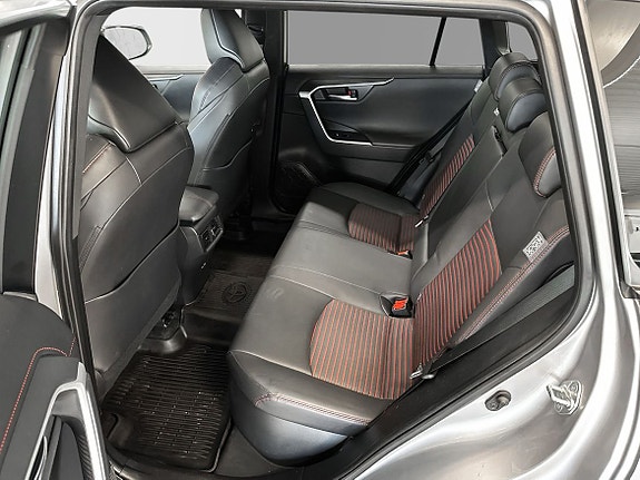 Toyota RAV4 9 of 13