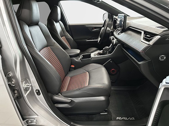 Toyota RAV4 8 of 13