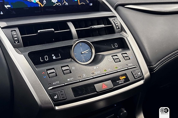 Lexus NX300h 14 of 17