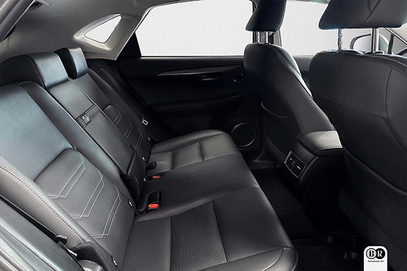 Lexus NX300h 9 of 17