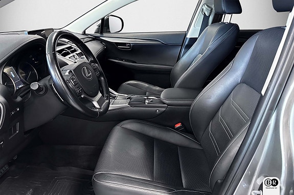 Lexus NX300h 8 of 17