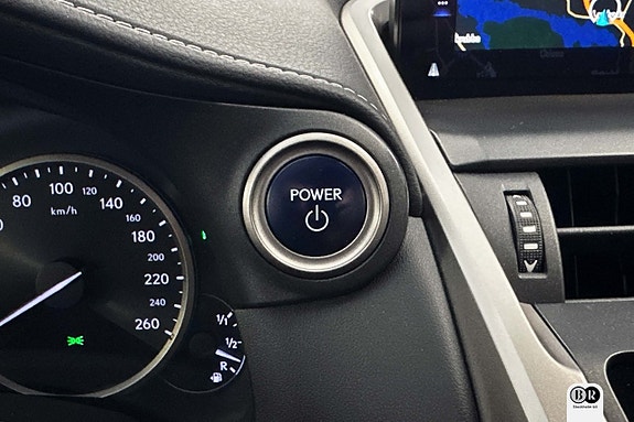 Lexus NX300h 16 of 17