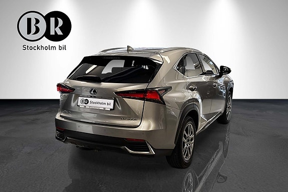 Lexus NX300h 3 of 17