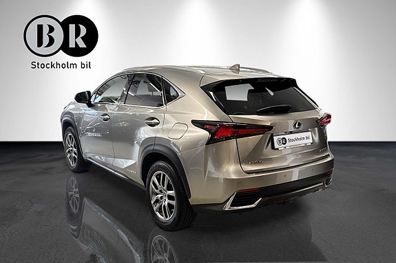 Lexus NX300h 2 of 17