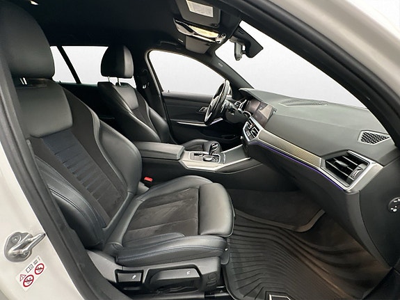 BMW 330e 28 of 30