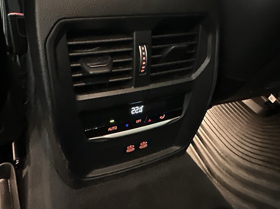 BMW 330e 25 of 30