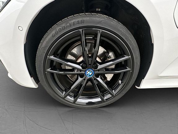 BMW 330e 30 of 30