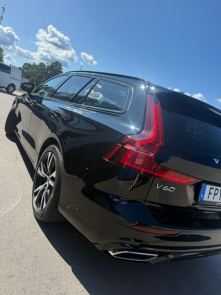 Volvo V60 2 of 9
