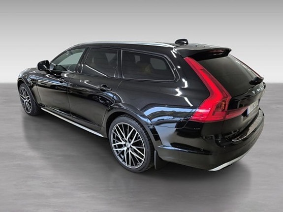 Volvo V90 Cross Country 4 of 12
