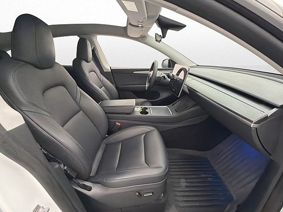 Tesla Model Y 26 of 30
