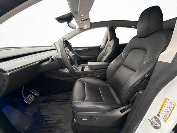 Tesla Model Y 12 of 30