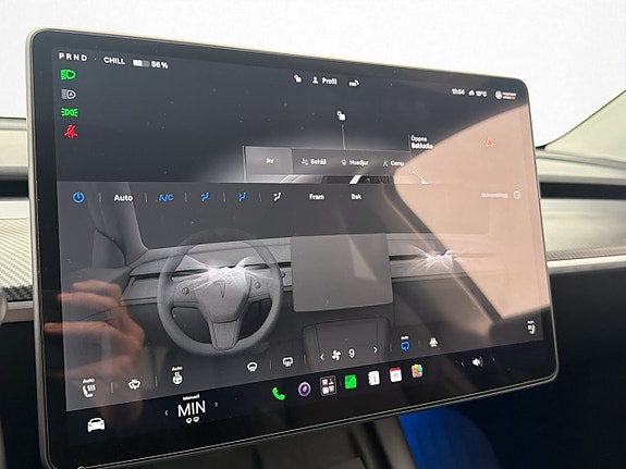 Tesla Model Y 24 of 30