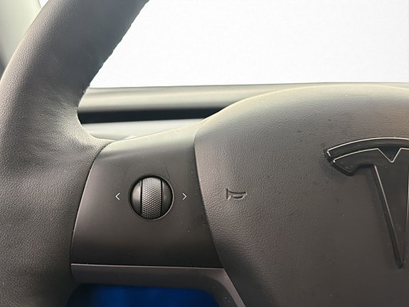 Tesla Model Y 15 of 30