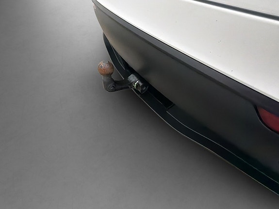 Tesla Model Y 10 of 30