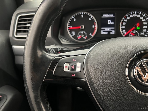 Volkswagen Amarok 16 of 30