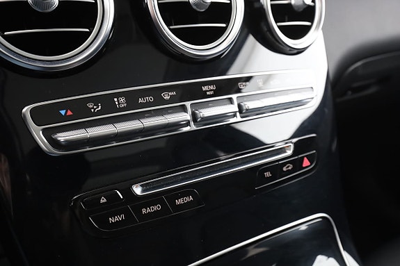 Mercedes-Benz GLC300 de 27 of 30