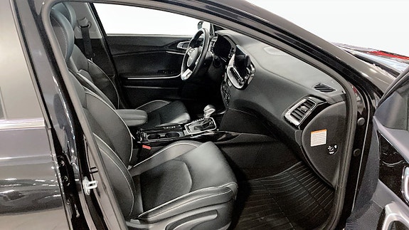 Kia Ceed 3 of 9