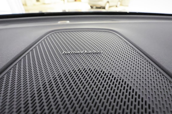 Volvo XC60 12 of 30