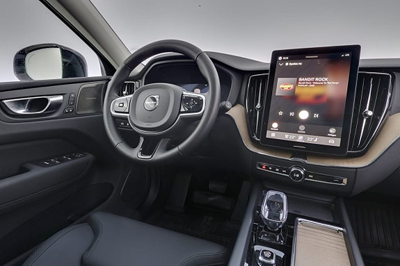 Volvo XC60 8 of 30
