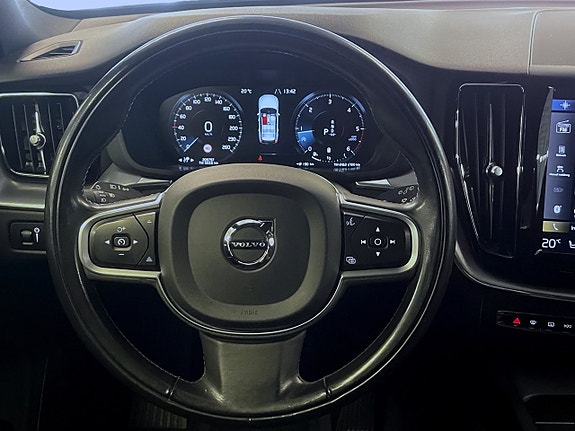 Volvo XC60 11 of 20