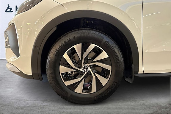 Volkswagen T-Roc 24 of 24