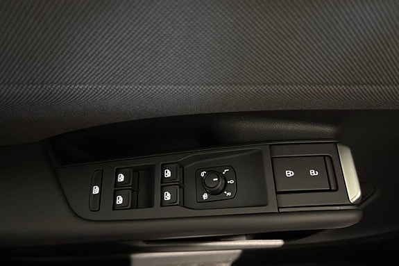 Volkswagen T-Roc 17 of 24