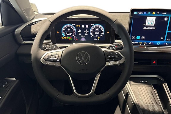 Volkswagen T-Roc 15 of 24