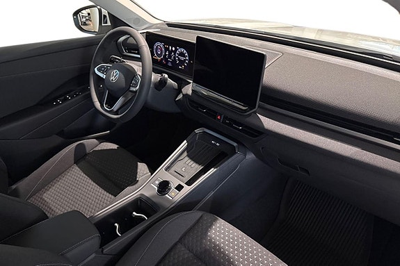 Volkswagen T-Roc 18 of 24