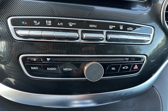 Mercedes-Benz V250 30 of 30