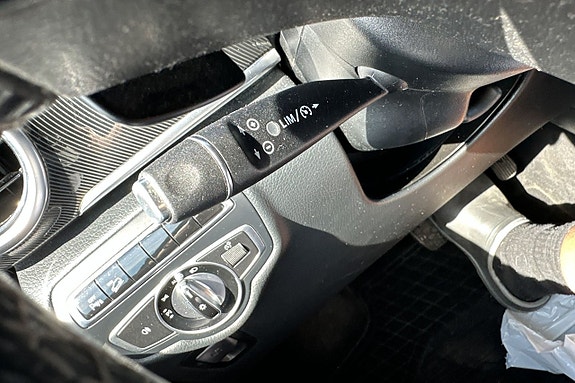 Mercedes-Benz V250 28 of 30