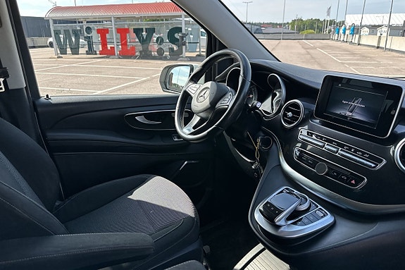 Mercedes-Benz V250 20 of 30
