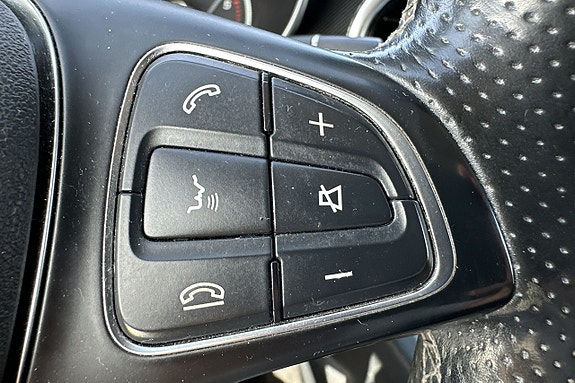 Mercedes-Benz V250 27 of 30