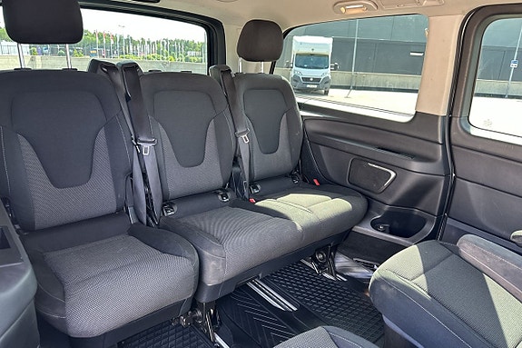 Mercedes-Benz V250 17 of 30
