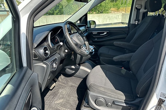 Mercedes-Benz V250 23 of 30