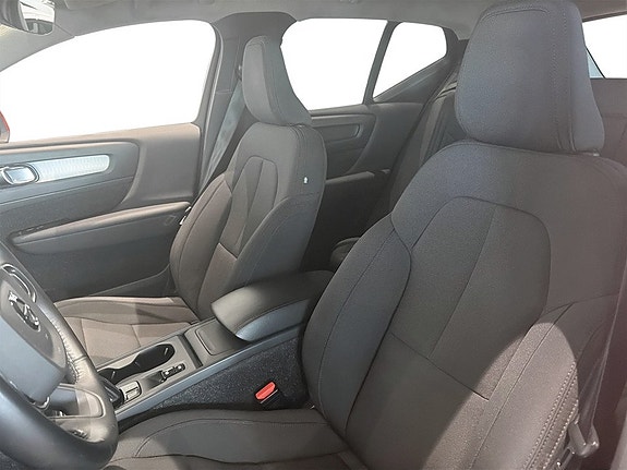 Volvo XC40 4 of 15