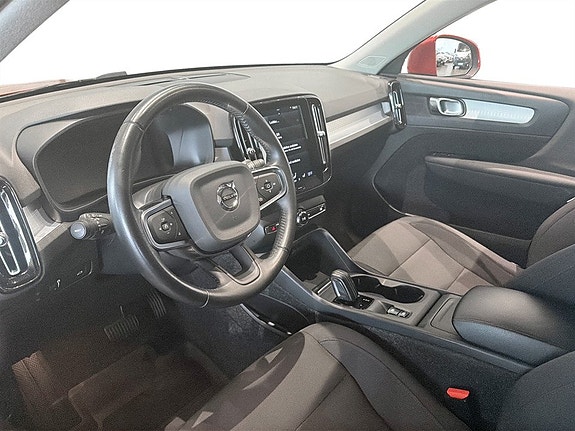 Volvo XC40 5 of 15