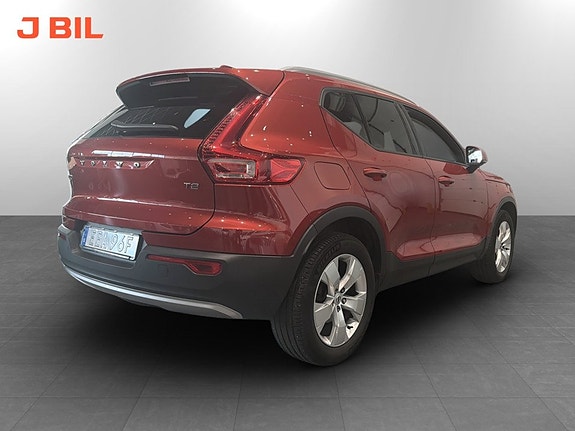 Volvo XC40 3 of 15