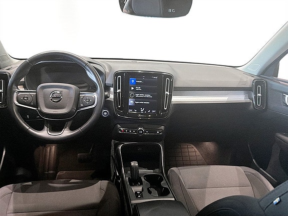 Volvo XC40 6 of 15