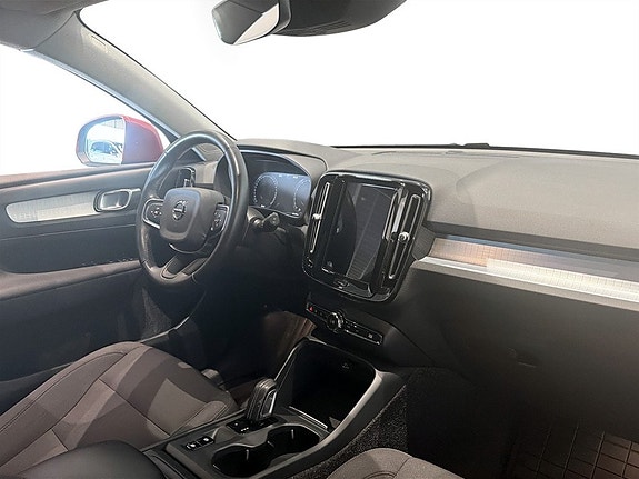 Volvo XC40 11 of 15