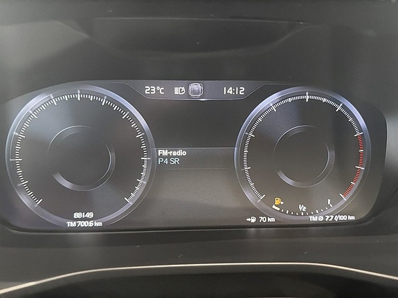 Volvo XC40 8 of 15