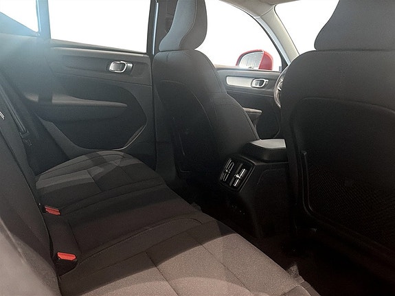 Volvo XC40 12 of 15