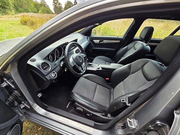 Mercedes-Benz C220 8 of 16