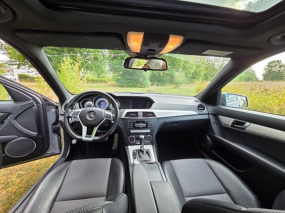 Mercedes-Benz C220 11 of 16