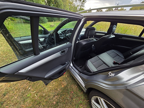 Mercedes-Benz C220 10 of 16