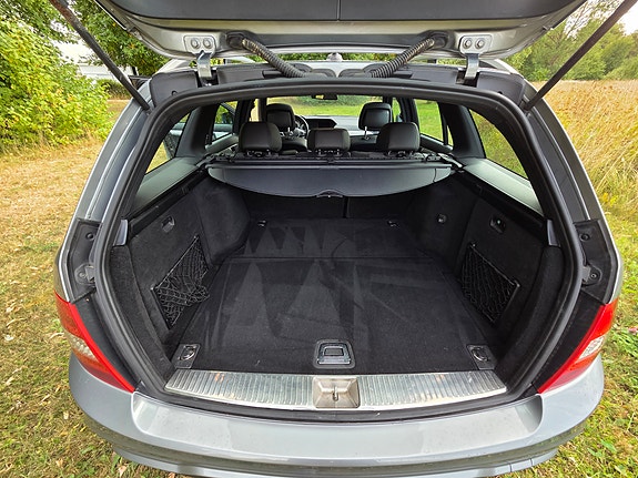 Mercedes-Benz C220 13 of 16