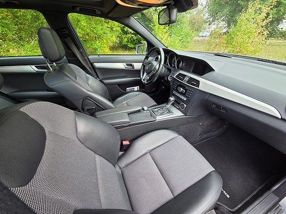 Mercedes-Benz C220 16 of 16