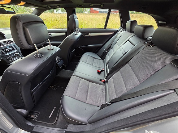 Mercedes-Benz C220 12 of 16