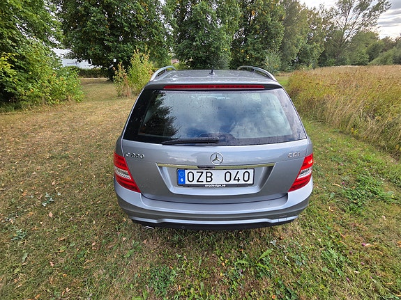 Mercedes-Benz C220 4 of 16
