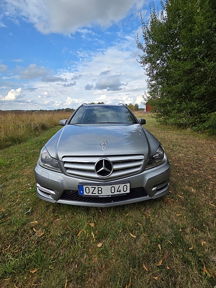 Mercedes-Benz C220 7 of 16