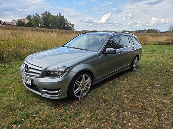 Mercedes-Benz C220 2 of 16